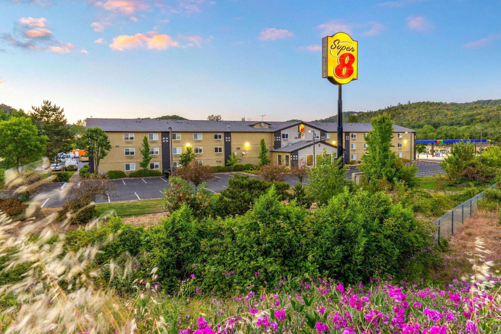 Super 8 By Wyndham Roseburg Hotell Eksteriør bilde