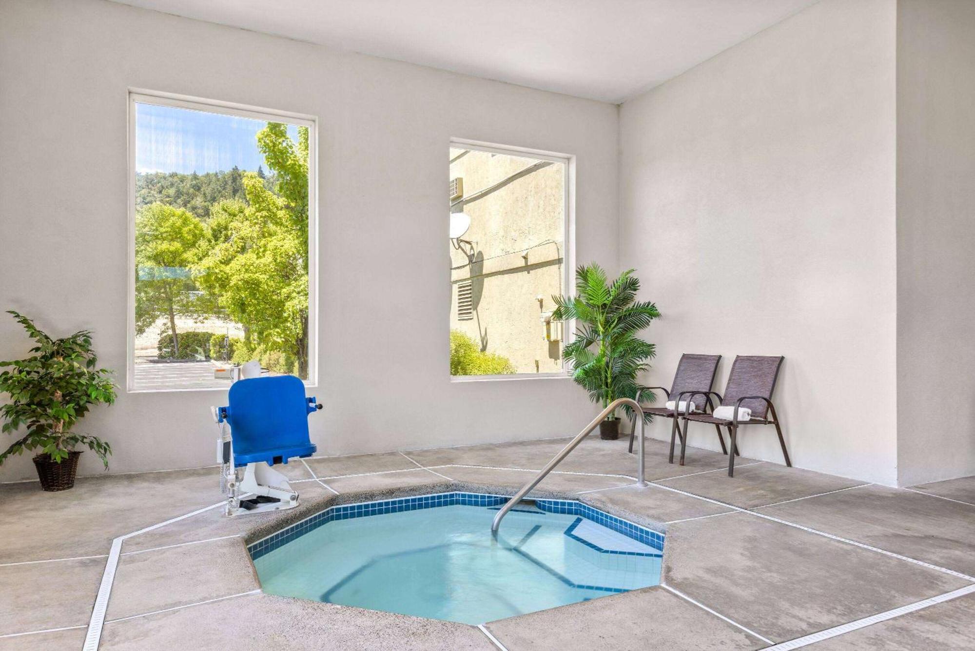 Super 8 By Wyndham Roseburg Hotell Eksteriør bilde