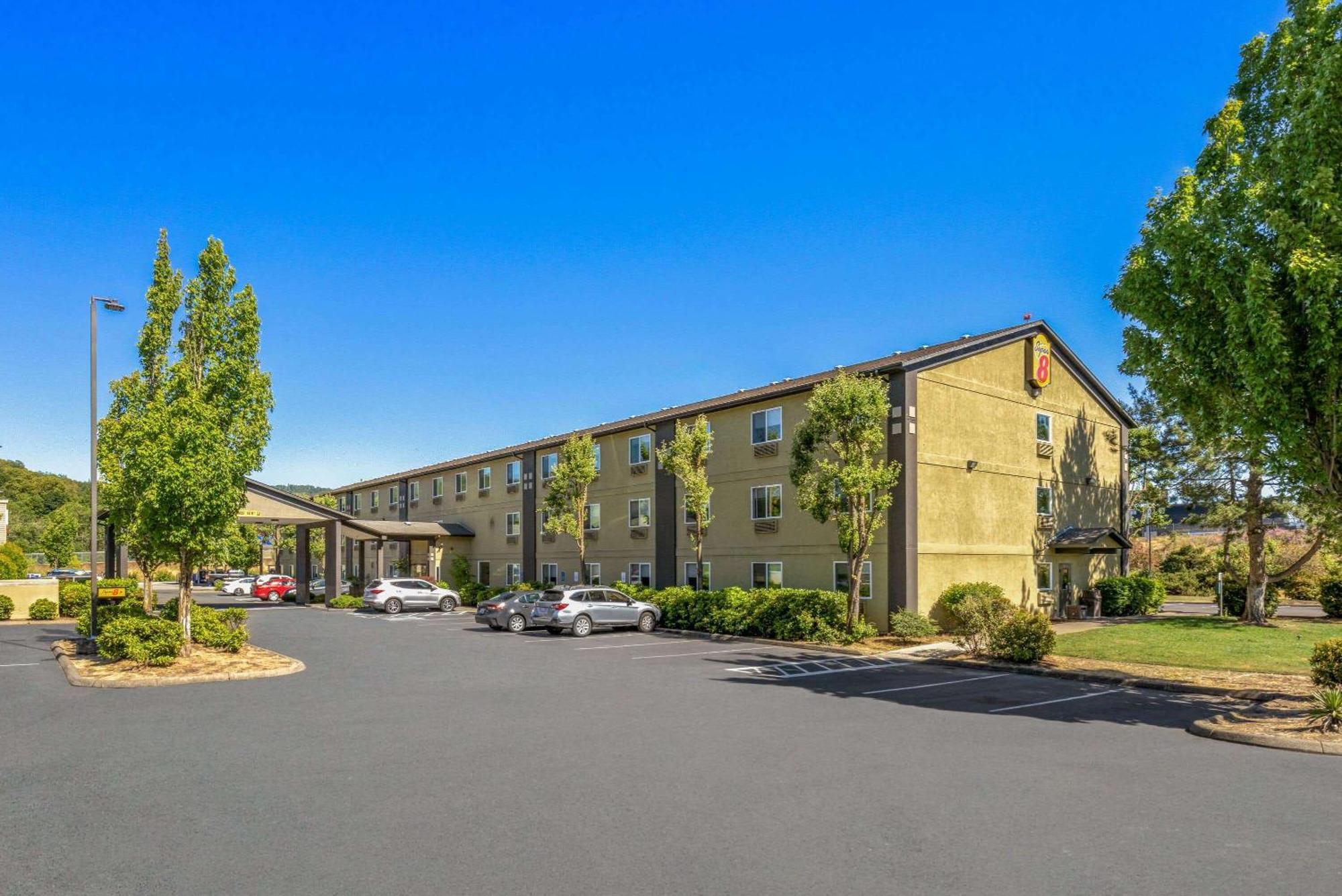 Super 8 By Wyndham Roseburg Hotell Eksteriør bilde