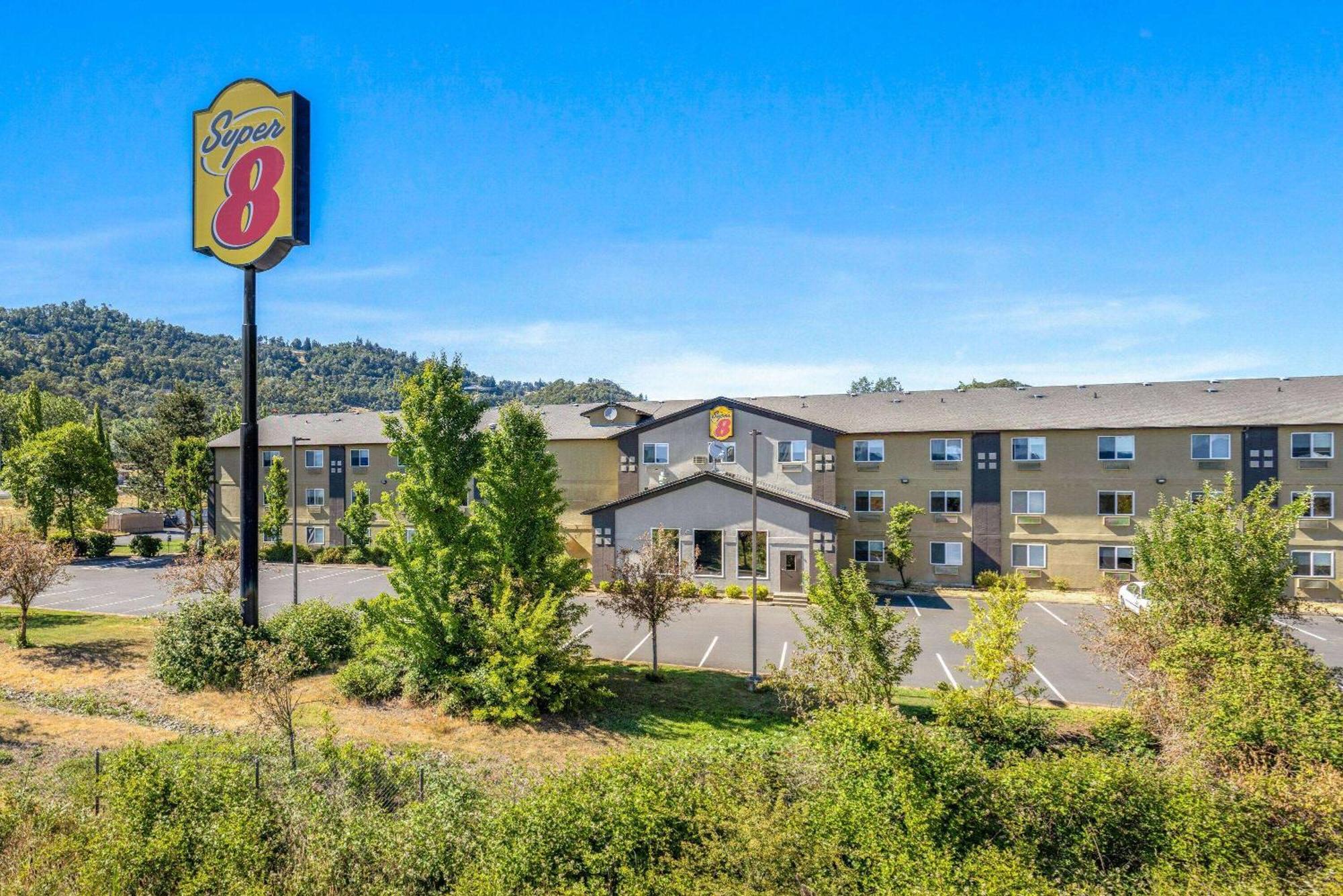 Super 8 By Wyndham Roseburg Hotell Eksteriør bilde