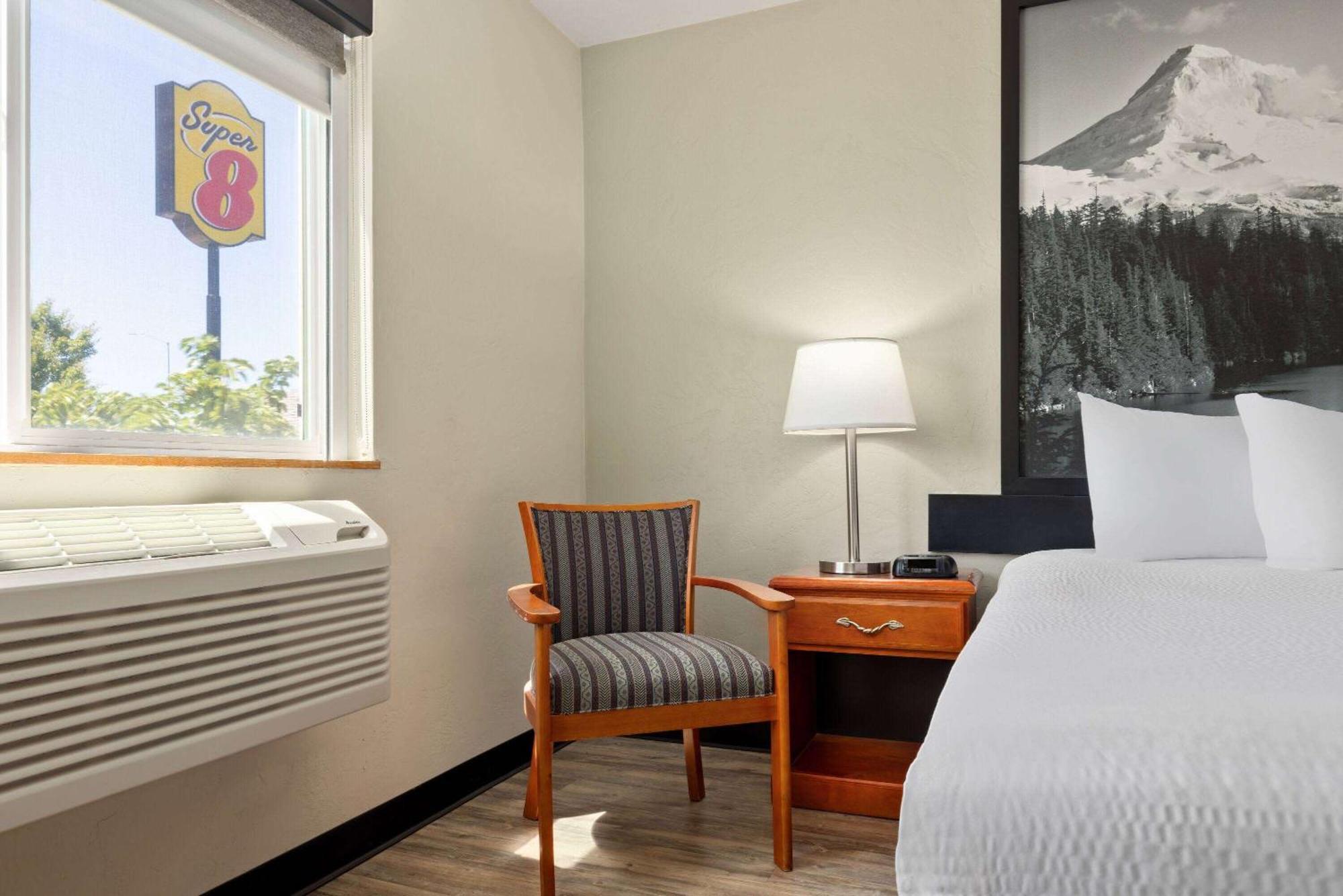 Super 8 By Wyndham Roseburg Hotell Eksteriør bilde